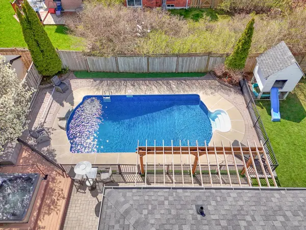 75 Auburn LN, Clarington, ON L1E 2E9