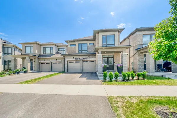 1223 Plymouth DR, Oshawa, ON L1L 0T4