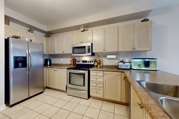 14 Milroy LN, Markham, ON L6B 1B5