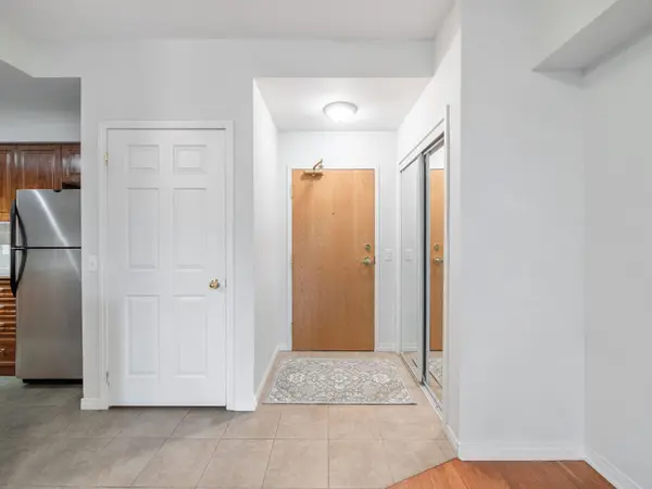 1 Maison Parc CT #215, Vaughan, ON L4J 9K1