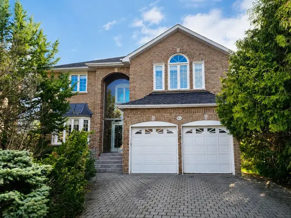 38A Avonlea PL, Richmond Hill, ON L4B 3N8