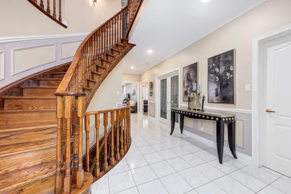 38A Avonlea PL, Richmond Hill, ON L4B 3N8