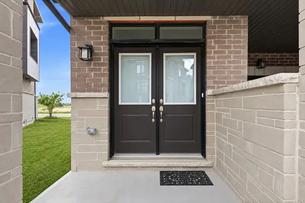 55 Holyrood CRES, Vaughan, ON L4H 5G2