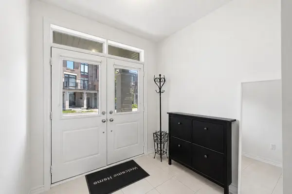 55 Holyrood CRES, Vaughan, ON L4H 5G2