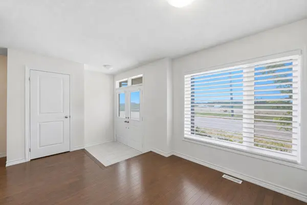 55 Holyrood CRES, Vaughan, ON L4H 5G2