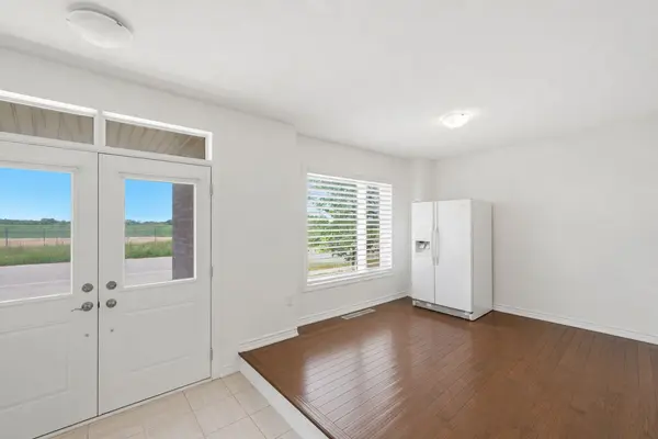55 Holyrood CRES, Vaughan, ON L4H 5G2