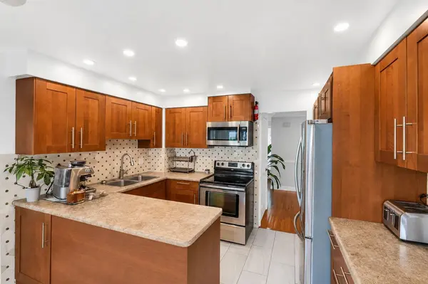 515 London RD, Newmarket, ON L3Y 6E4