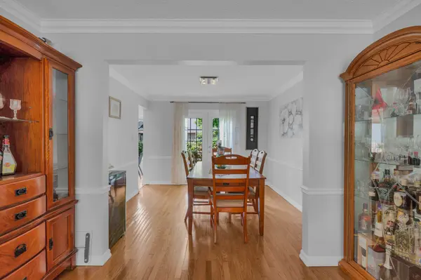 515 London RD, Newmarket, ON L3Y 6E4