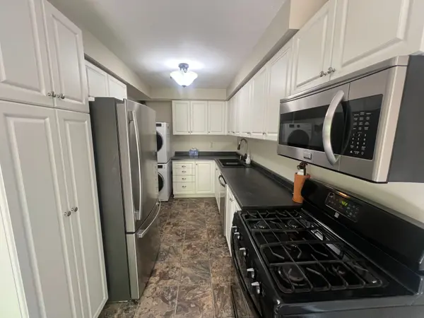 45 Burns CIR, Barrie, ON L4N 5J8