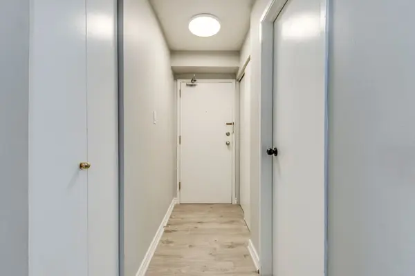 1450 Glen Abbey Gate #823, Oakville, ON L6M 2V7