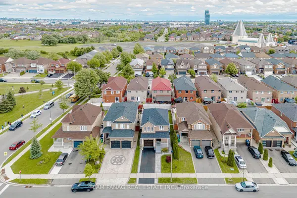 5 Denim DR, Brampton, ON L6P 1K4