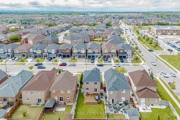 5 Denim DR, Brampton, ON L6P 1K4