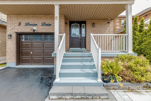 5 Denim DR, Brampton, ON L6P 1K4