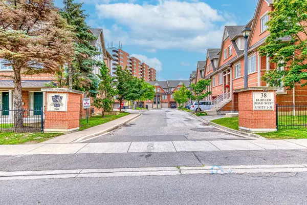 38 Fairview RD W #38, Mississauga, ON L5B 4J8