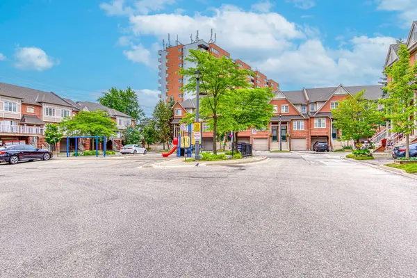 38 Fairview RD W #38, Mississauga, ON L5B 4J8