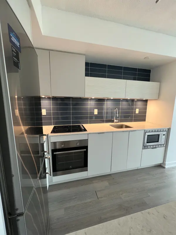 20 Thomas Riley RD #608, Toronto W08, ON M9B 0C3