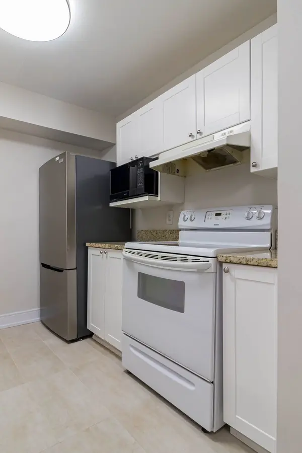 1450 Glen Abbey Gate #913, Oakville, ON L6M 2V7