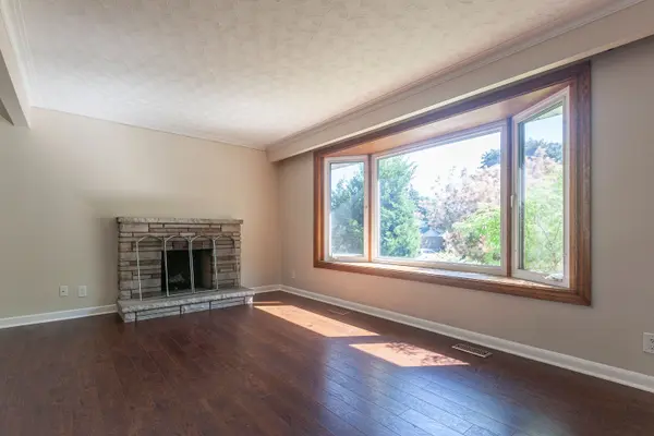 1461 Moss Glen RD, Burlington, ON L7P 2C2