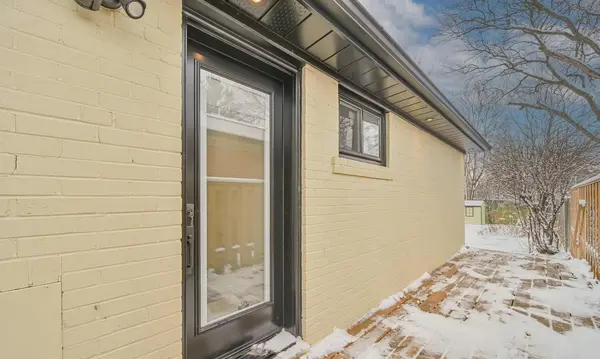 55 B Taysham CRES #B, Toronto W10, ON M9V 1X1