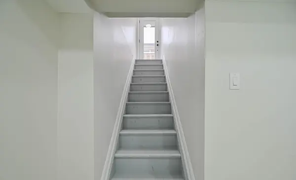 55 B Taysham CRES #B, Toronto W10, ON M9V 1X1