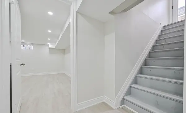 55 B Taysham CRES #B, Toronto W10, ON M9V 1X1