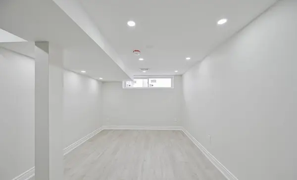 55 B Taysham CRES #B, Toronto W10, ON M9V 1X1