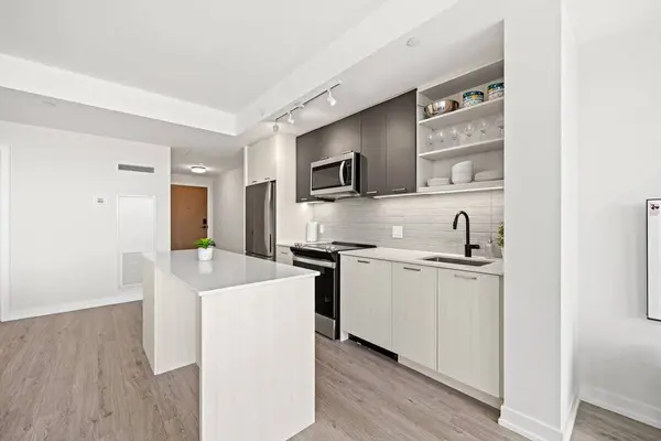 2300 St. Clair AVE #717, Toronto W02, ON M6N 0B3