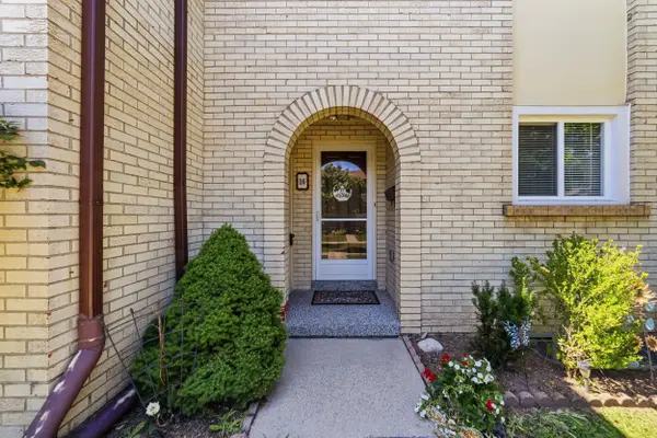 1450 Sixth Line #16, Oakville, ON L6H 1X7