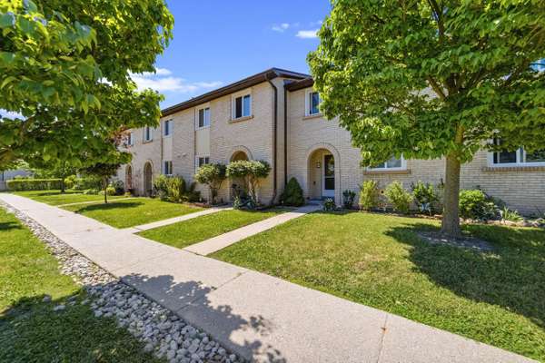 1450 Sixth Line #16, Oakville, ON L6H 1X7