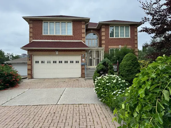 32 Creston RD, Toronto W04, ON M6A 1J1
