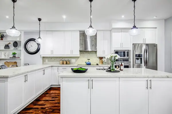 888 Fourth ST, Mississauga, ON L5E 1J6