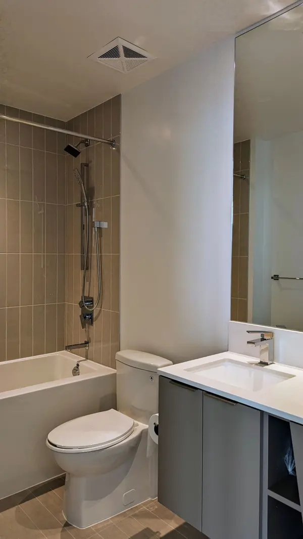 3900 Confederation Pkwy #3008, Mississauga, ON L5B 0M3