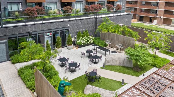 21 Park ST E #717, Mississauga, ON L5G 1L7