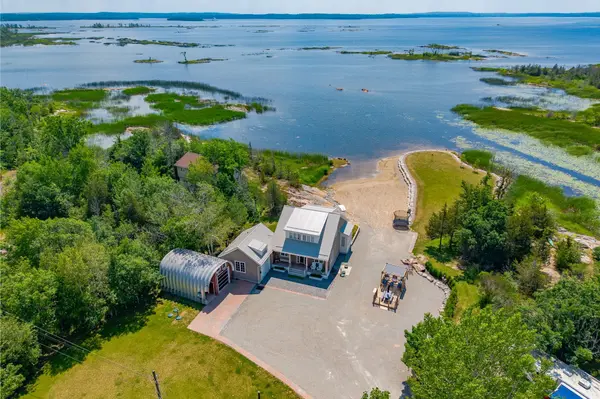 101 Evergreen LN, Georgian Bay, ON L0K 1S0