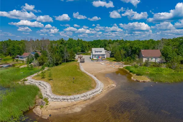 101 Evergreen LN, Georgian Bay, ON L0K 1S0