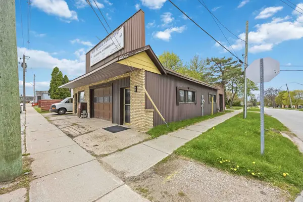 16 WASHINGTON ST, Lambton Shores, ON N0N 1J0