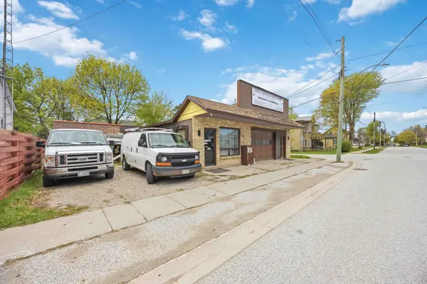 16 WASHINGTON ST, Lambton Shores, ON N0N 1J0