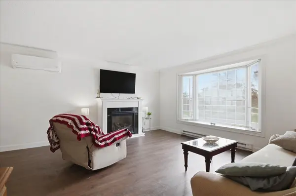 18 Russell ST, Brighton, ON K0K 1H0