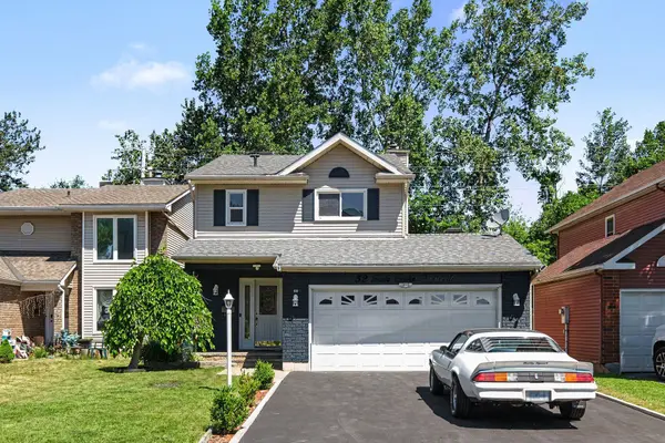 52 Fair Oaks CRES, South Of Baseline To Knoxdale, ON K2G 4W5