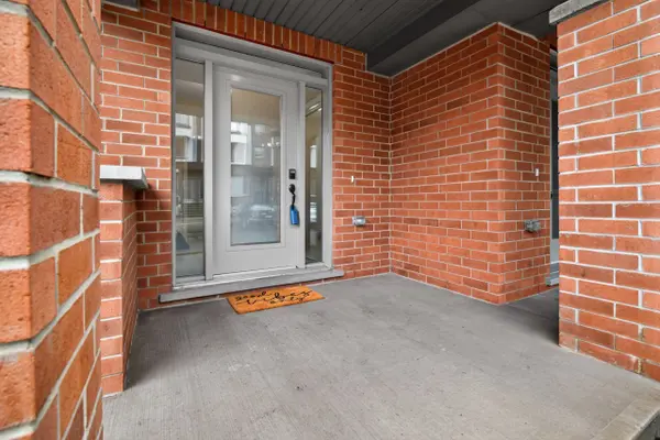 805 Kiniw Private, Manor Park - Cardinal Glen And Area, ON K1K 4Z4
