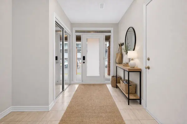 805 Kiniw Private, Manor Park - Cardinal Glen And Area, ON K1K 4Z4