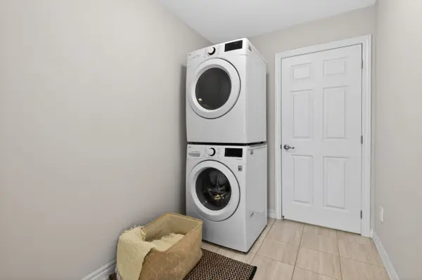 805 Kiniw Private, Manor Park - Cardinal Glen And Area, ON K1K 4Z4