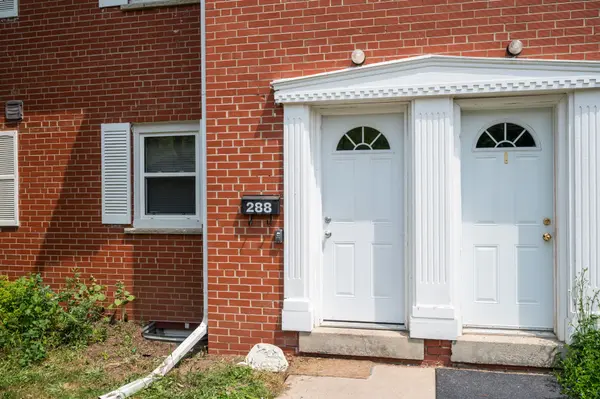 288 Westcourt PL #25, Waterloo, ON N2L 2R7