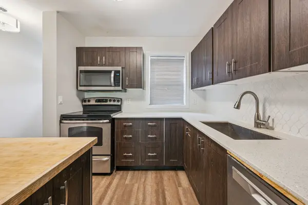 288 Westcourt PL #25, Waterloo, ON N2L 2R7