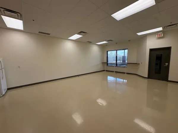 1695 Manning RD #2, Tecumseh, ON N8H 0H5