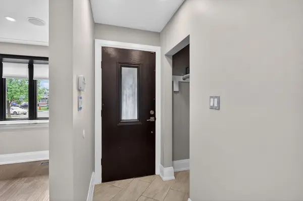 33 Kenwood CRES, Hamilton, ON L8T 1W3