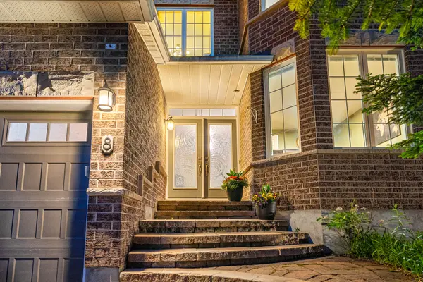 8 Glenrill PL, Kanata, ON K2M 2T6