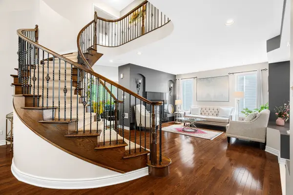 8 Glenrill PL, Kanata, ON K2M 2T6