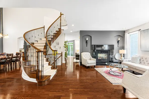 8 Glenrill PL, Kanata, ON K2M 2T6