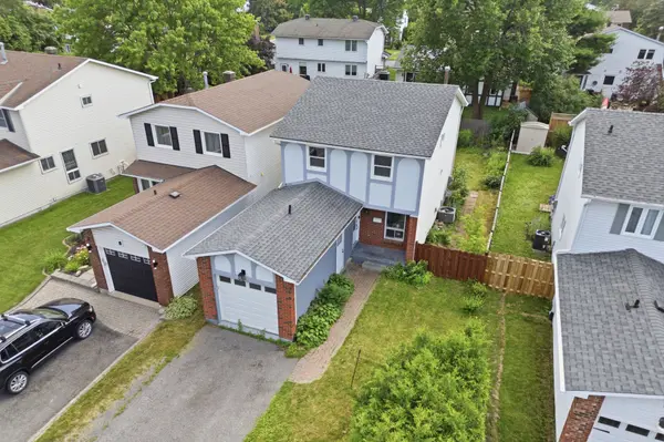 6 WOLFGANG DR, Barrhaven, ON K2J 1T1